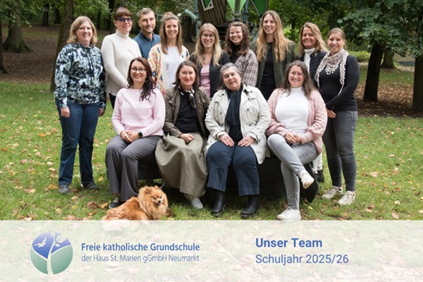 Lehrerinnen und Lehrer beim Gruppenbild