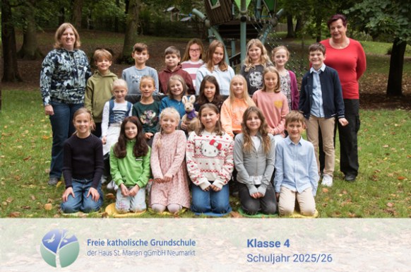 Kinder der 4. Klasse beim Gruppenfoto